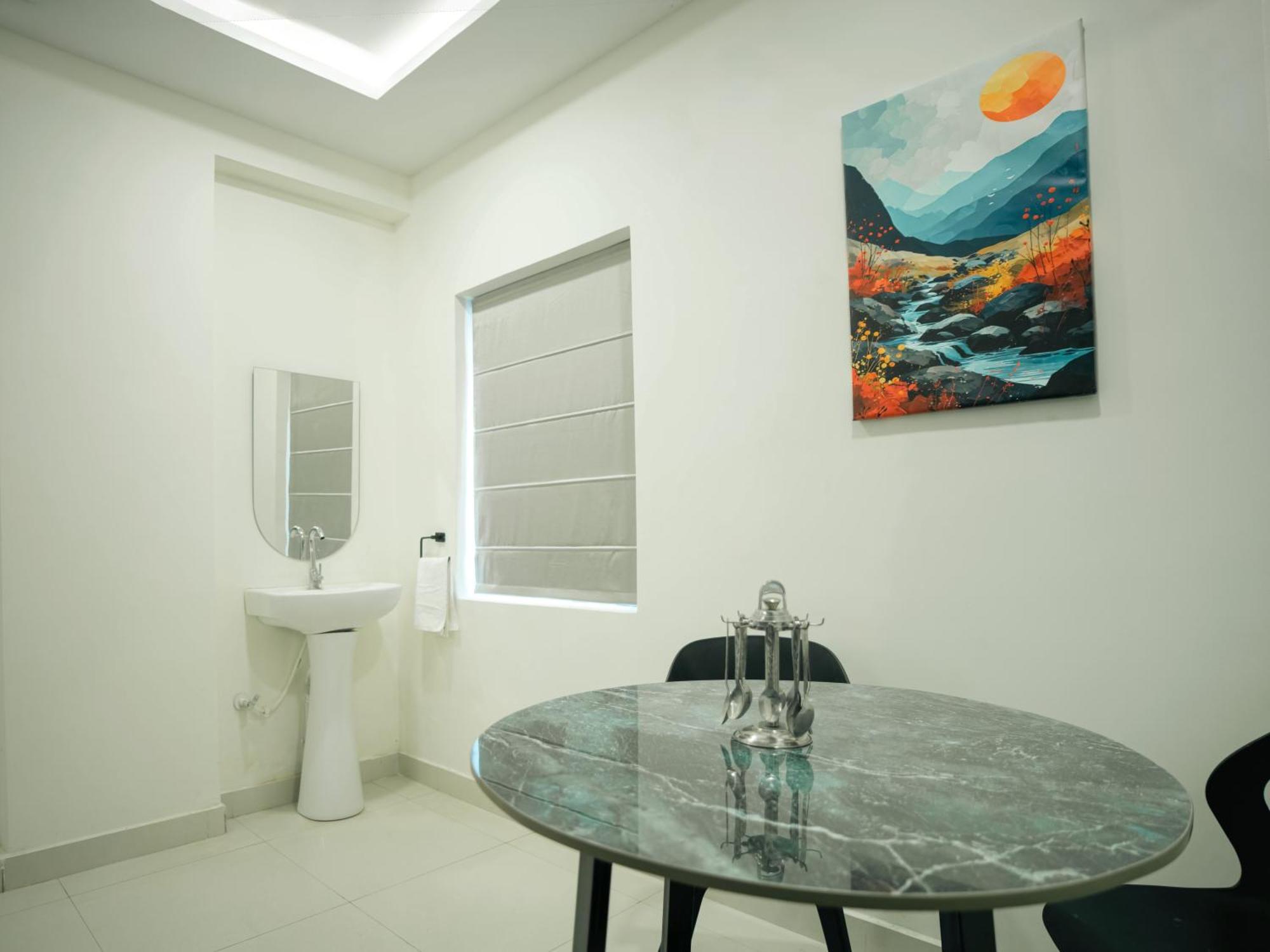 Hotel Euphoria Airport Zone Хайдарабад Экстерьер фото