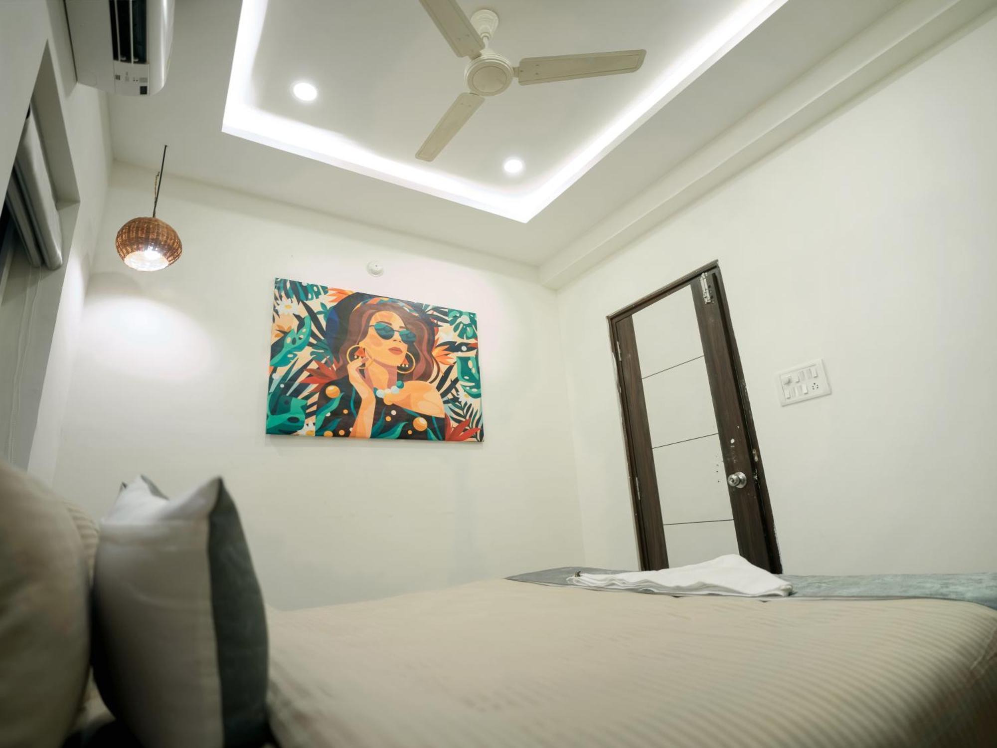 Hotel Euphoria Airport Zone Хайдарабад Экстерьер фото