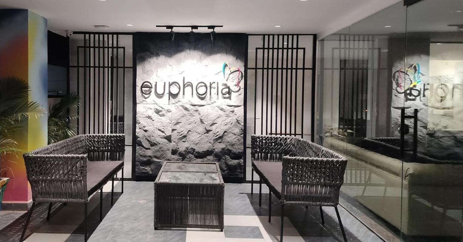 Hotel Euphoria Airport Zone Хайдарабад Экстерьер фото