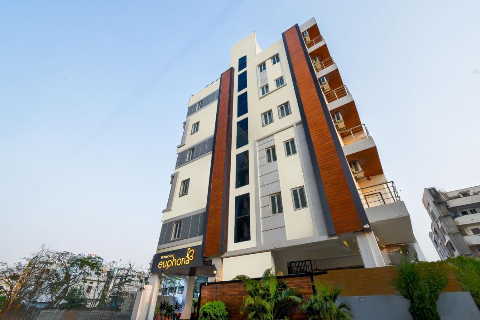 Hotel Euphoria Airport Zone Хайдарабад Экстерьер фото